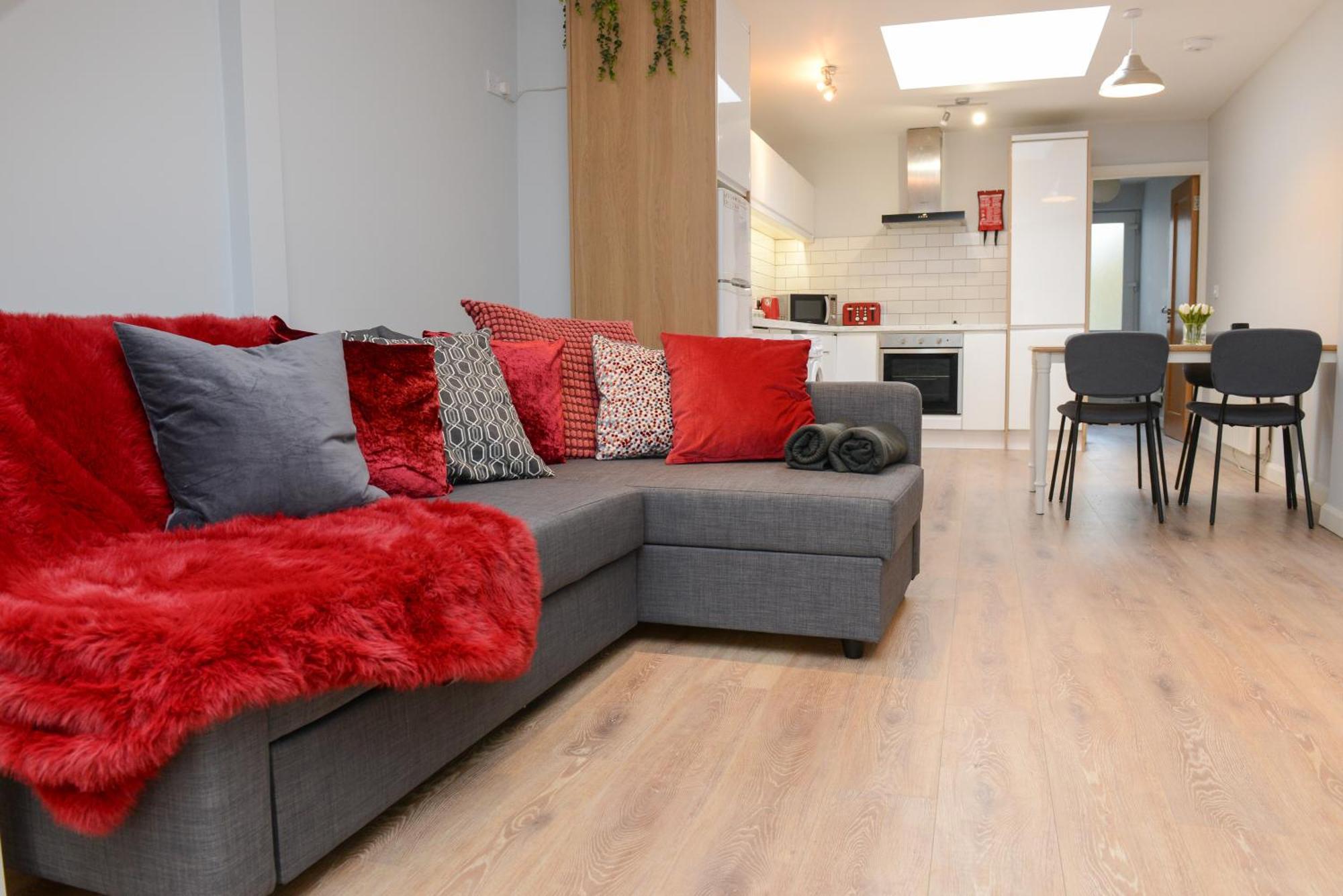 The Red Keep Fab Location - Two Bed - Two Bathrooms -Townhouse Galway Buitenkant foto