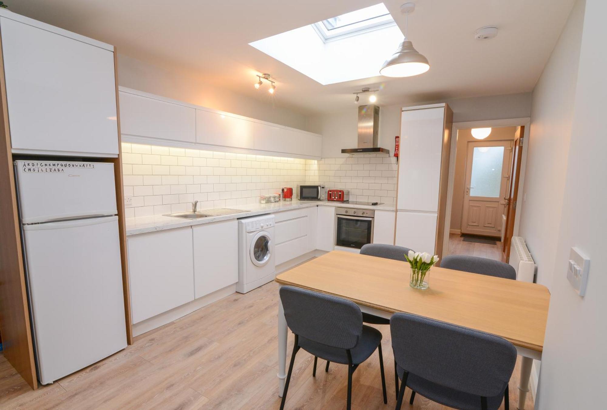 The Red Keep Fab Location - Two Bed - Two Bathrooms -Townhouse Galway Buitenkant foto